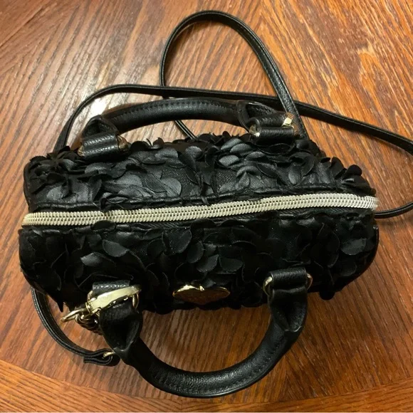Adorable Betsy Johnson Frilly Black 🌹 Petal Heart Silver Hardware & Chain bag! - Picture 5 of 16